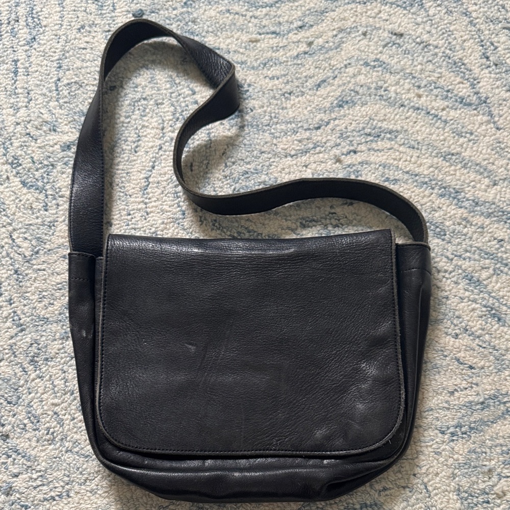 Vintage craftmasters of Nantucket, black leather Velcro purse